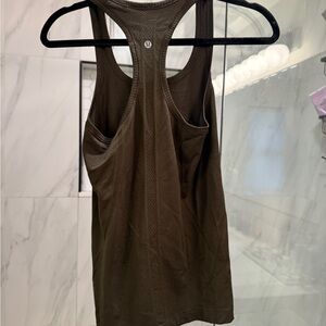 lululemon Women's Army Green Tank Top LIKE NEW